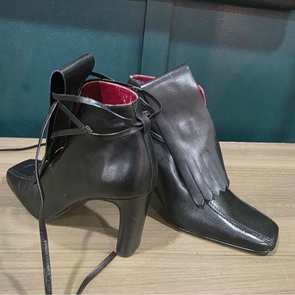 Black Leather Fringe Pilgrim Edwardian Blade Heel Ankle Bootie Sz 7B Made Italy